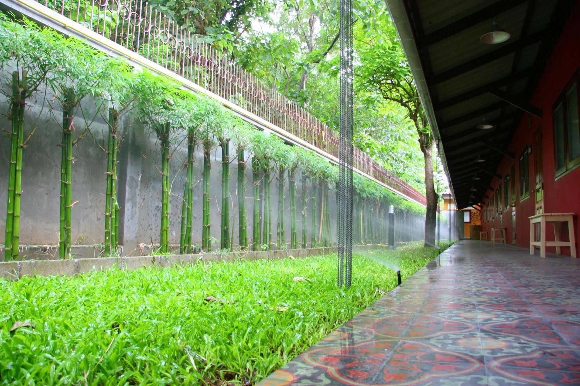Baan Ma Feung Guesthouse Kanchanaburi Exteriér fotografie