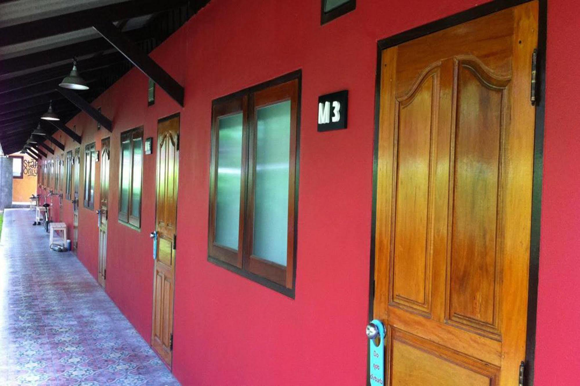 Baan Ma Feung Guesthouse Kanchanaburi Exteriér fotografie