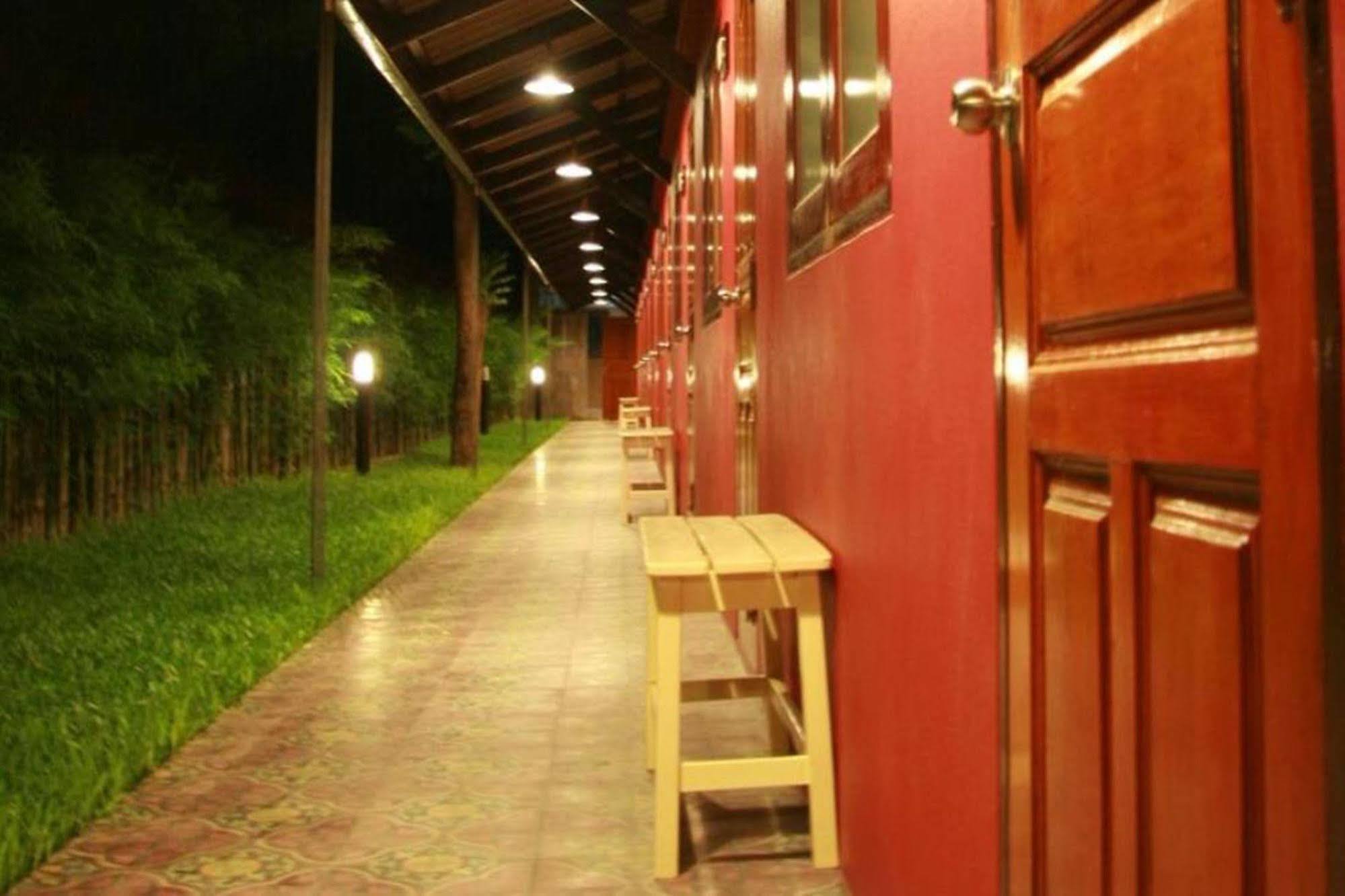 Baan Ma Feung Guesthouse Kanchanaburi Exteriér fotografie